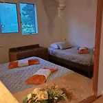 Case de vacanță Corfu Sea Front Apartment, The Nest *