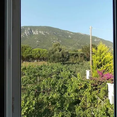 Corfu Sea Front Apartment, The Nest Holiday home *