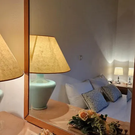 Corfu Sea Front Apartment, The Nest بيت للعطل *