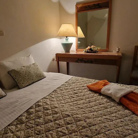 Corfu Sea Front Apartment, The Nest بيت للعطل