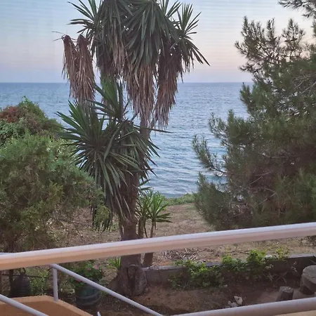 بيت للعطل Corfu Sea Front Apartment, The Nest