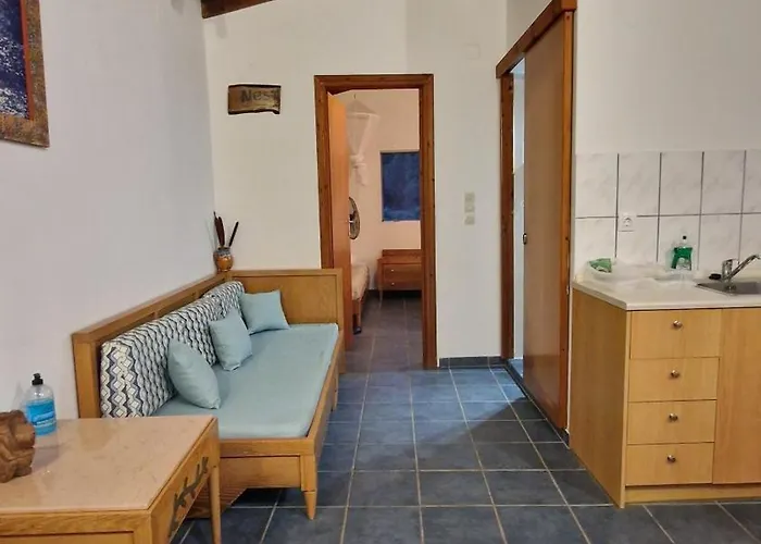 Corfu Sea Front Apartment, The Nest بيت للعطل *
