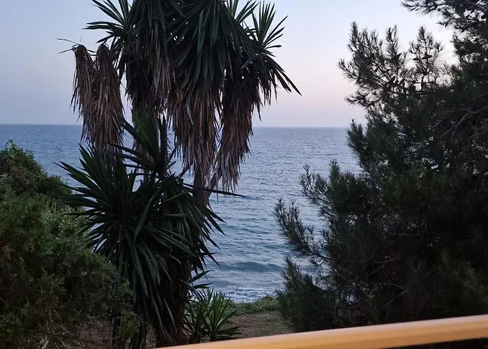 بيت للعطل Corfu Sea Front Apartment, The Nest