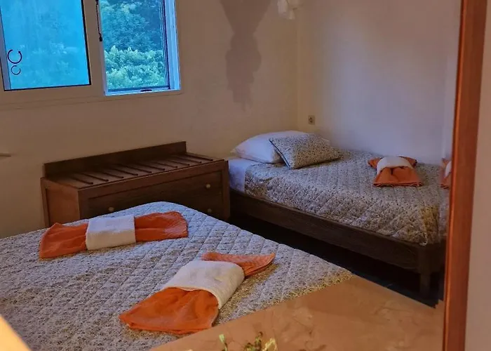 بيت للعطل Corfu Sea Front Apartment, The Nest *