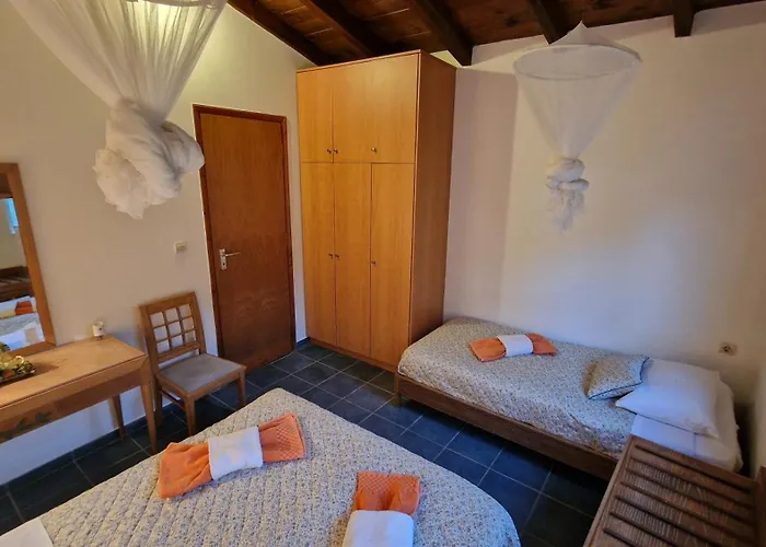 Corfu Sea Front Apartment, The Nest بيت للعطل Ágios Matthaíos