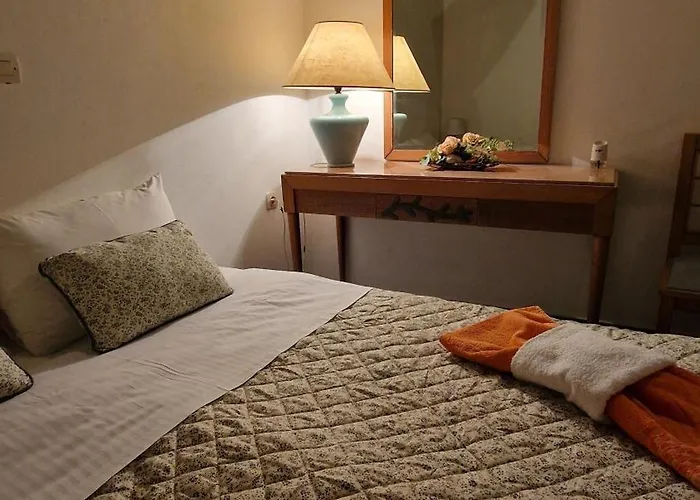 Corfu Sea Front Apartment, The Nest بيت للعطل