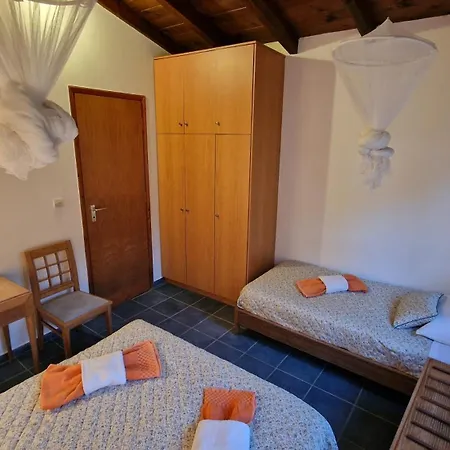 Corfu Sea Front Apartment, The Nest Semesterbostad Ágios Matthaíos