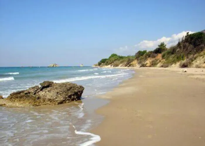 בית נופש Corfu Sea Front Apartment, The Nest