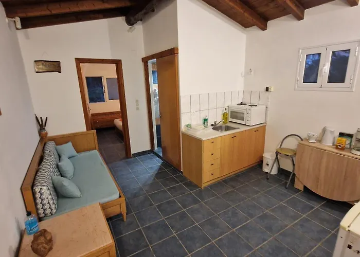 Corfu Sea Front Apartment, The Nest 別荘