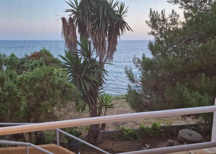 בית נופש Corfu Sea Front Apartment, The Nest